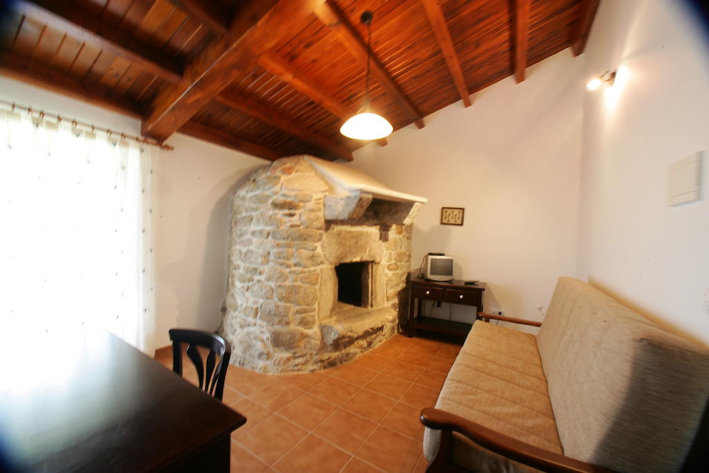 Hostel Casa Da Botica A Estrada Os Casares Pokój zdjęcie