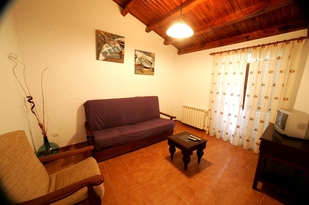 Hostel Casa Da Botica A Estrada Os Casares Zewnętrze zdjęcie